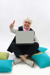 Oma am Laptop