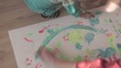 дети рисуют пальчиковыми красками