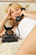 Foto: Junge Frau beim Telefonieren Junge Frau beim Telefonieren