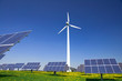 Windrad und Solarzellen