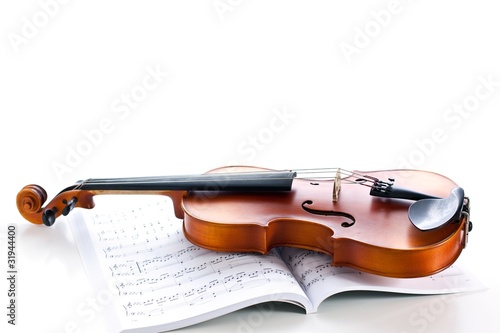 Foto: Violin and printed music Violin and printed music