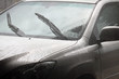 auto sotto la pioggia
