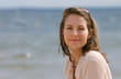femme au bord de la mer femme au bord de la mer