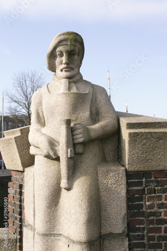 Photo: Shipbuilder in stone Shipbuilder in stone