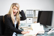 Foto: kreischende frau im büro kreischende frau im büro