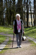 Nette alte Dame laufend 11