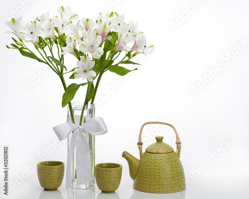 Photo: Vase with alstroemeria and chinese teapot Vase with alstroemeria and chinese teapot