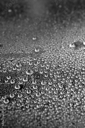 Foto: Water droplets on black Water droplets on black
