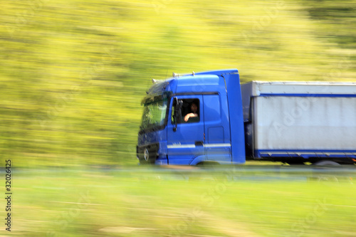 Photo: truck - panning truck - panning