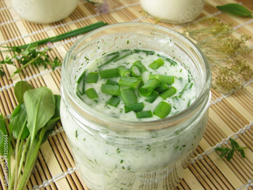 Foto: Grüner Joghurt Smoothie mit Gartenkräutern Grüner Joghurt Smoothie mit Gartenkräutern