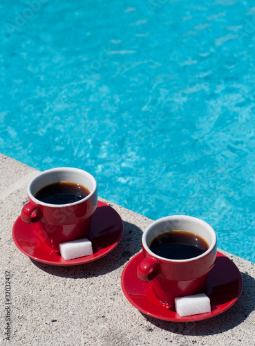 Photo: café en bord de piscine café en bord de piscine