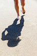 Frau am Strand