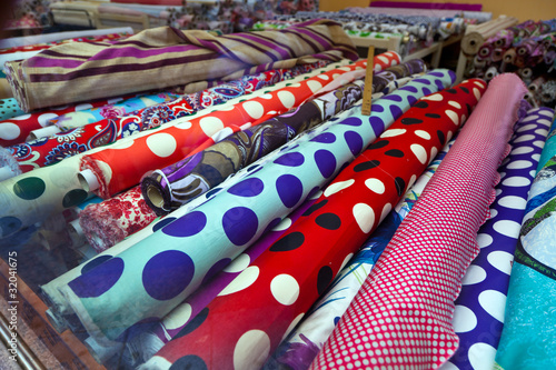 Photo: Stoffe in einem Schaufenster Stoffe in einem Schaufenster