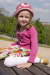 Foto: Little girl on the bench Little girl on the bench