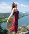 femme heureuse au soleil