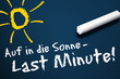 Tafel mit Last Minute und Sonne
