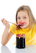kid is eating marmelade