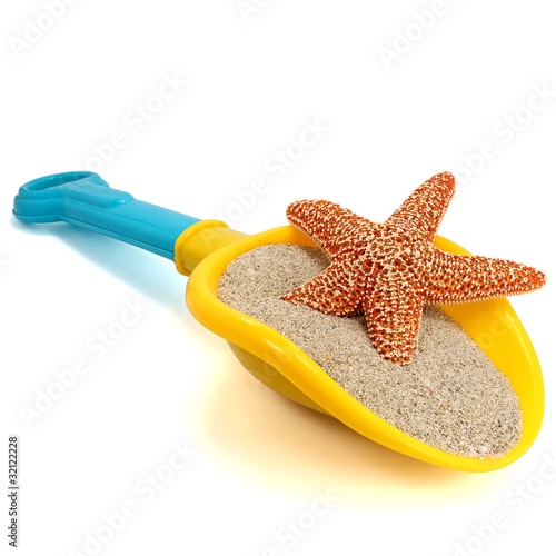 Foto: Schaufel, Sand und Seestern Schaufel, Sand und Seestern