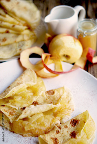 Foto: pfannkuchen und apfelmus pfannkuchen und apfelmus
