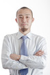 腕組む男性スーツ姿