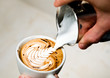 Foto: Latte Art - Milch eingießen/Kakao Latte Art - Milch eingießen/Kakao