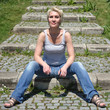 ����: frau auf stiege � jomare #32210436