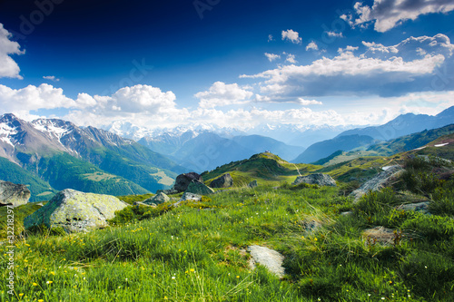 Foto: mountain panorama from fiescheralp and bettmeralp, wallis, switz mountain panorama from fiescheralp and bettmeralp, wallis, switz