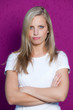 Photo: blonde junge frau ist beleidigt blonde junge frau ist beleidigt