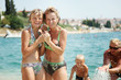 Foto: Happy family on the beach Happy family on the beach