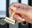 Mahnung - Stempel mit Hand