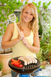 Photo: Junge Frau beim Grillen Junge Frau beim Grillen