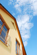 Foto: Fassade und blauer Himmel Fassade und blauer Himmel