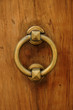 heurtoir sur une porte ancienne