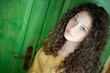 Foto: ragazza capelli ricci occhi verdi ragazza capelli ricci occhi verdi