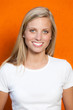 portrait einer jungen blonden frau