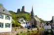 Monreal mit Pfarrhaus und Kirche