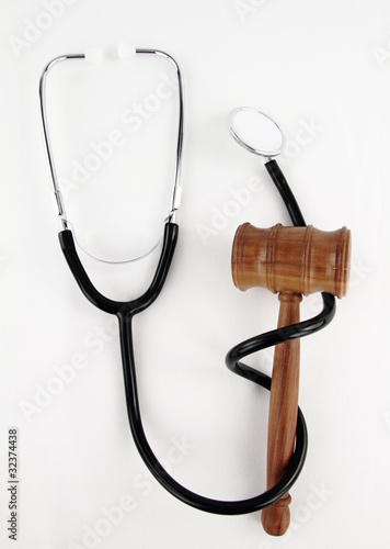 Foto: Judge’s Gavel and stethoscope Judge’s Gavel and stethoscope
