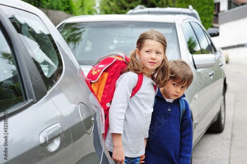 Foto: Kinder auf dem Schulweg Kinder auf dem Schulweg