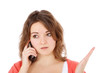 Junge Frau führt Diskussion am Telefon