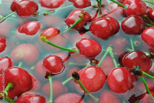 Photo: Ciliegie nell'acqua Ciliegie nell'acqua