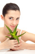 femeie frumoasă cu aloe vera