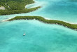 Foto: A yacht enjoying an amazing tropical scene. A yacht enjoying an amazing tropical scene.