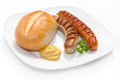 Zwei gegrillte Würste - Bratwurst mit Senf, Brötchen und Peter