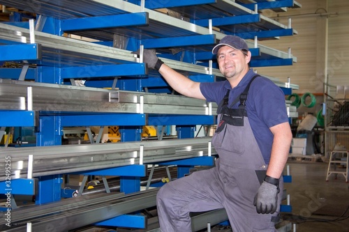 Foto: Fachkraft im metallverarbeitenden Gewerbe Fachkraft im metallverarbeitenden Gewerbe