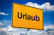Ortsschild mit Urlaub