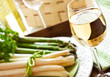 Weißwein - grüner und weißer Spargel