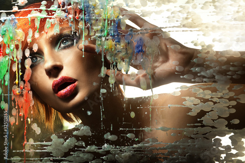 Foto: Colorful portrait of a beautiful redhead lady Colorful portrait of a beautiful redhead lady