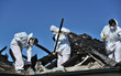 Foto: Aufräumarbeiten nach Dachstuhlbrand 1 Aufräumarbeiten nach Dachstuhlbrand 1
