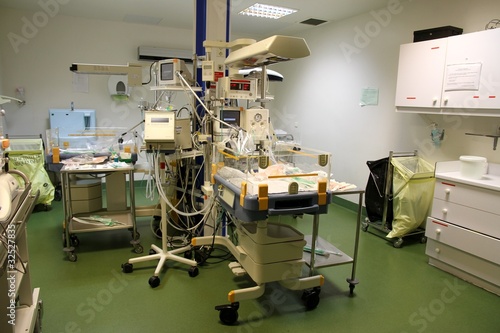 Photo: Unité de soins pour les nouveaux-nés (réanimation et couveuse) Unité de soins pour les nouveaux-nés (réanimation et couveuse)