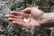 Edelsteine in der Hand